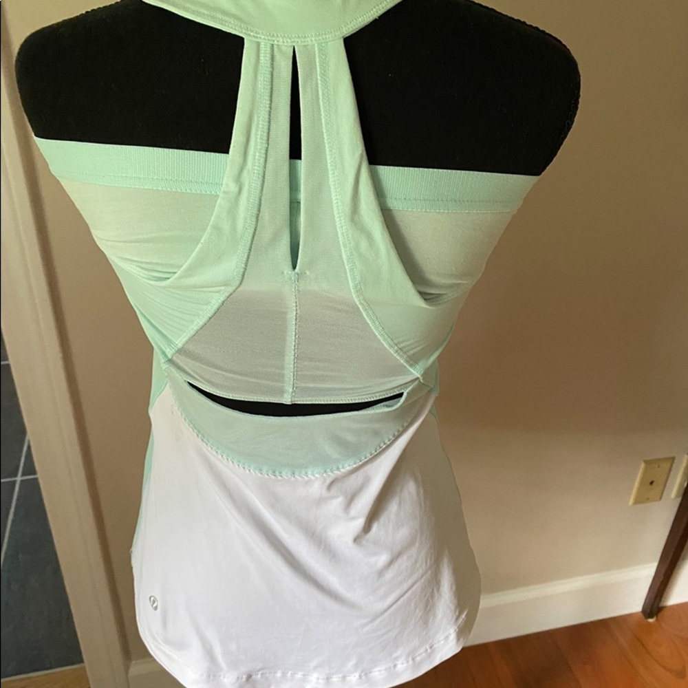 Lululemon active top - Picture 4 of 9